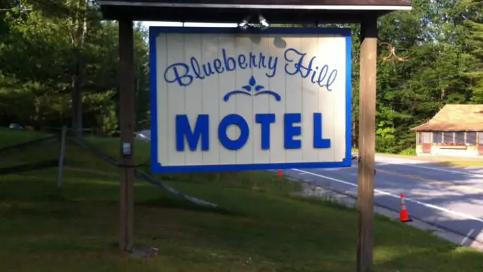 Blueberry Hill Motel entry sign
