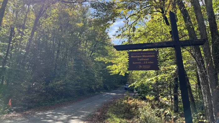 Trailhead to Moxham Mountain